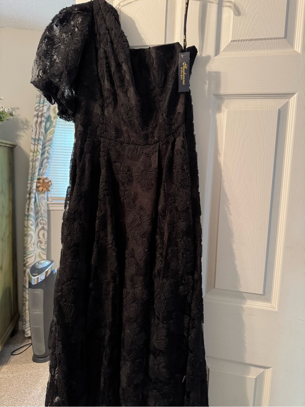 Elegant Black Lace One-Shoulder Evening Dress